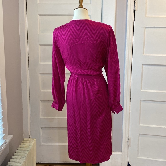 Vintage Ms Chaus Silk Chevron Print Wrap Dress, Size 10 - Picture 4 of 16